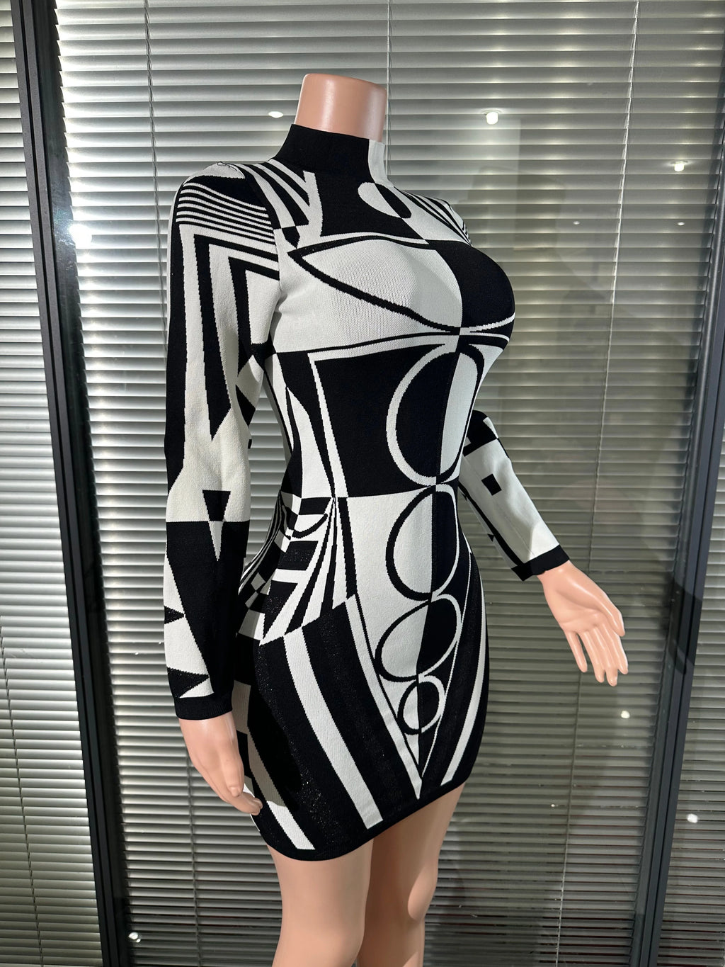 Elegant Black White Geometric Print Knit Mini Dress