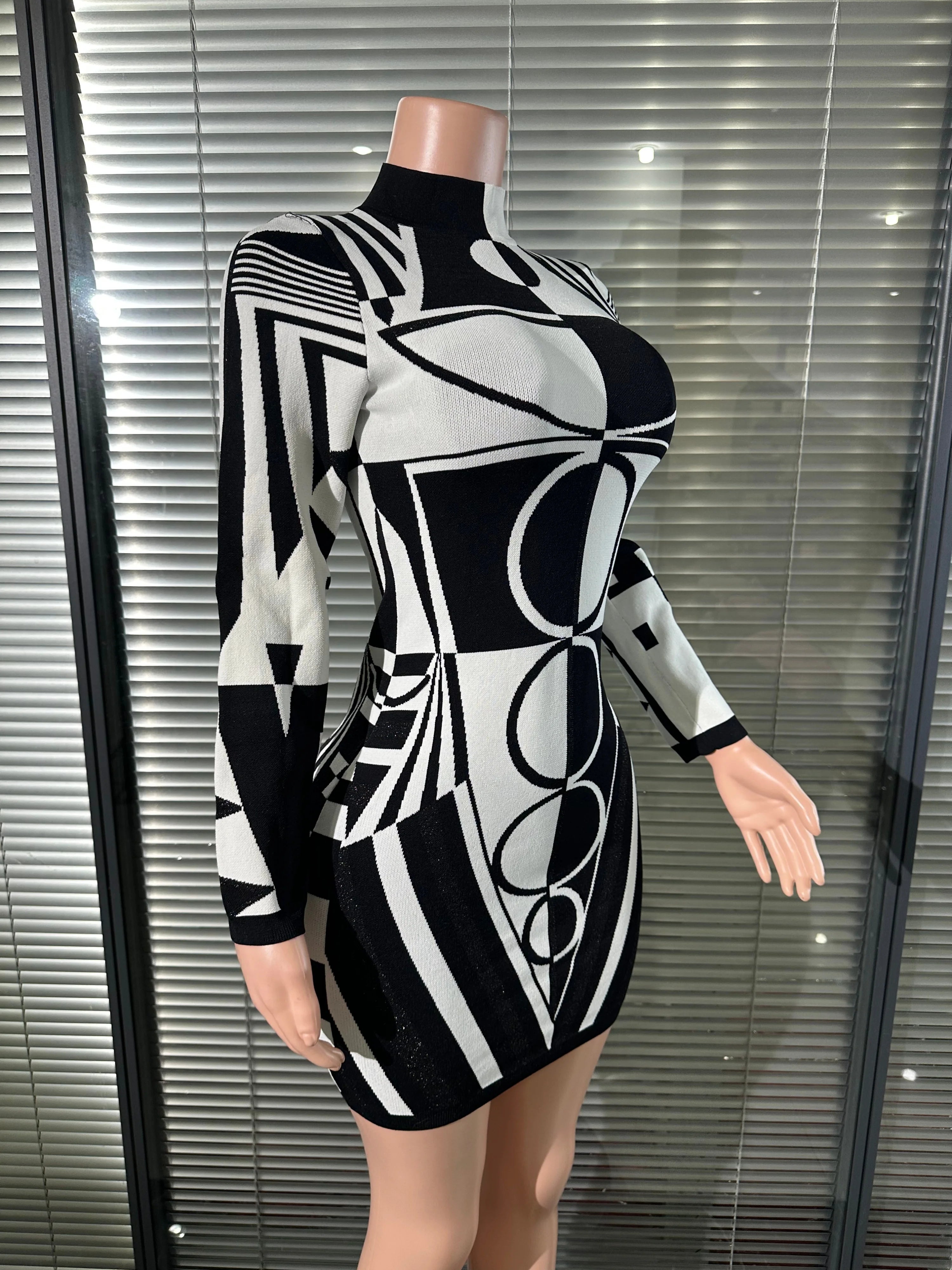 Elegant Black White Geometric Print Knit Mini Dress