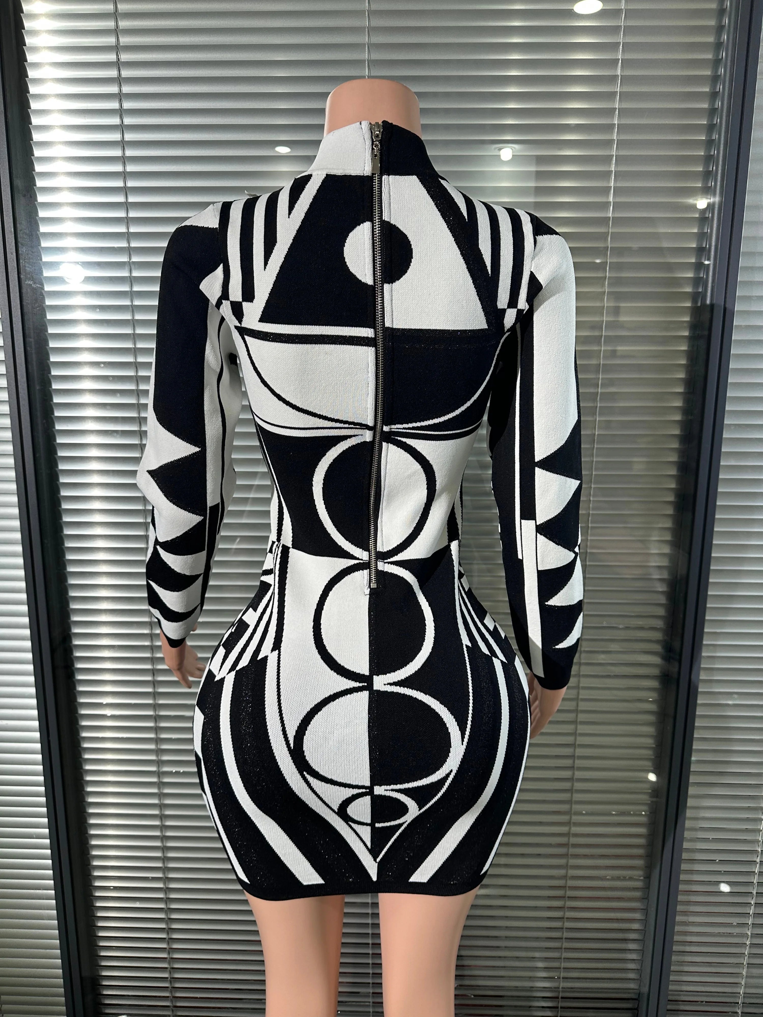 Elegant Black White Geometric Print Knit Mini Dress